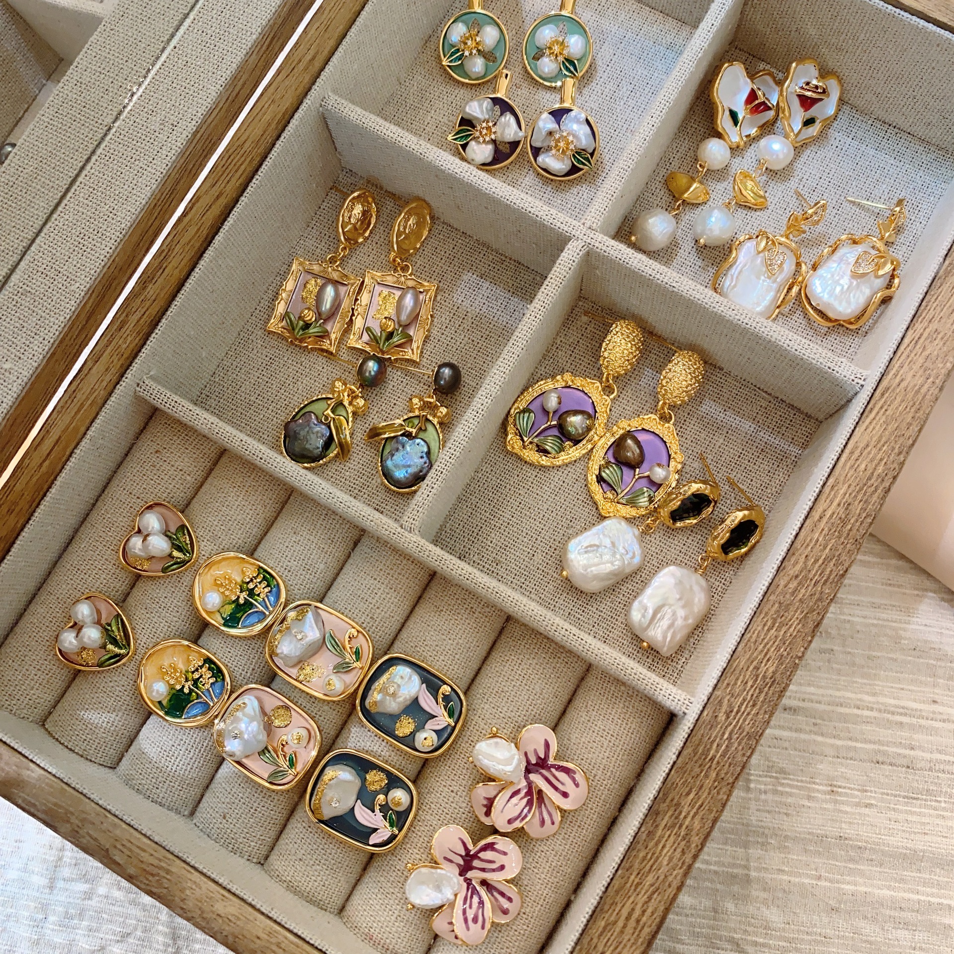 Medieval Baroque Pearl Earrings French Oil Painting Frame Flower Earrings Court Style Light Luxury Retro Art Earrings details Picture