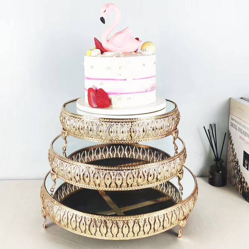 Cross-Border New Metal Mirror Tray Table Table Storage Tray Model Room Decoration American Glass Fruit Tray Application Scenario