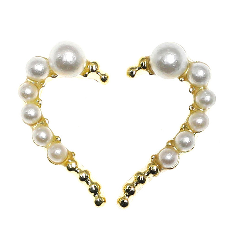 This is a three-dimensional, light luxury metal rhinestone semi-circular heart-shaped nail accessory that is popular among Internet celebrities Item Picture