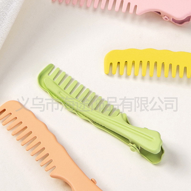 مشط شعر لطيف بمشط معدني Item Picture
