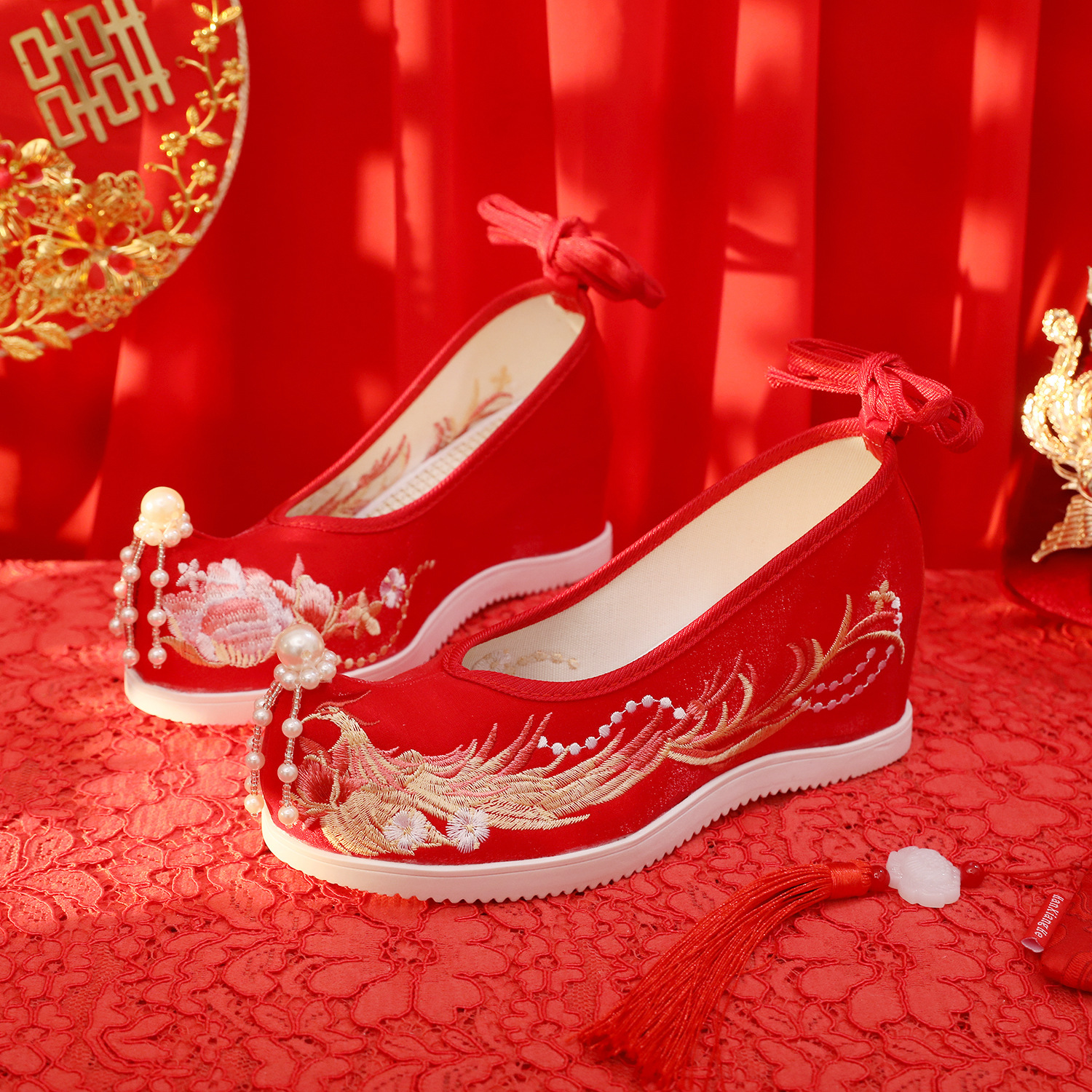 National trend, national trend, national trend, Fenglaiyi wedding shoes, ancient-style shoes, Xiuhe Tang suit, beaded embroidered shoes, red bride shoes, Hanfu wedding, Chinese-style performance, national trend, national trend Specification image