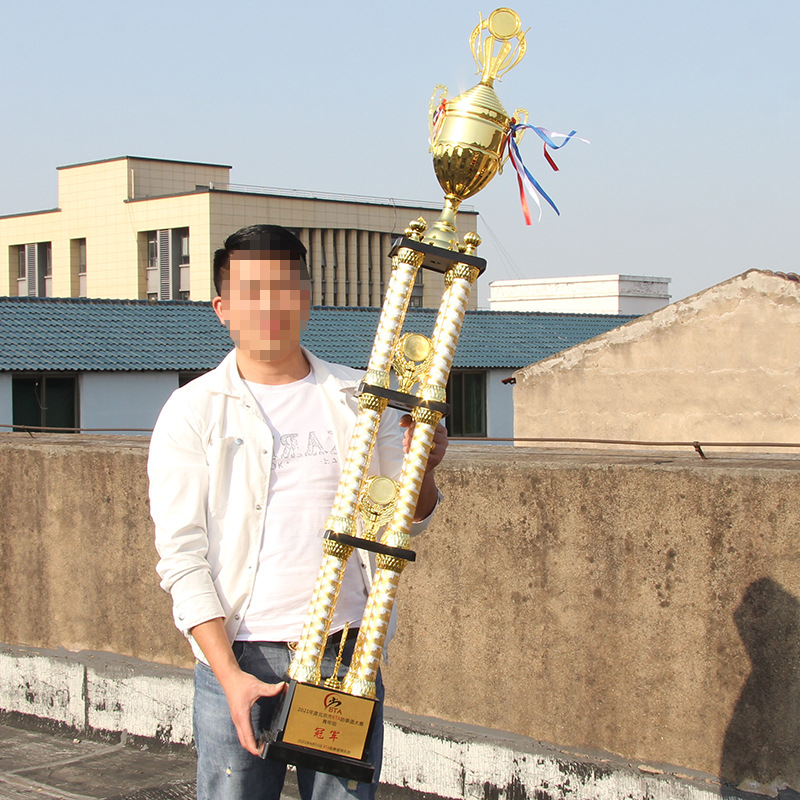 Atmospheric Company team metal large trophies for football, basketball, badminton, music, four-column cups and championship trophies are in stock details Picture