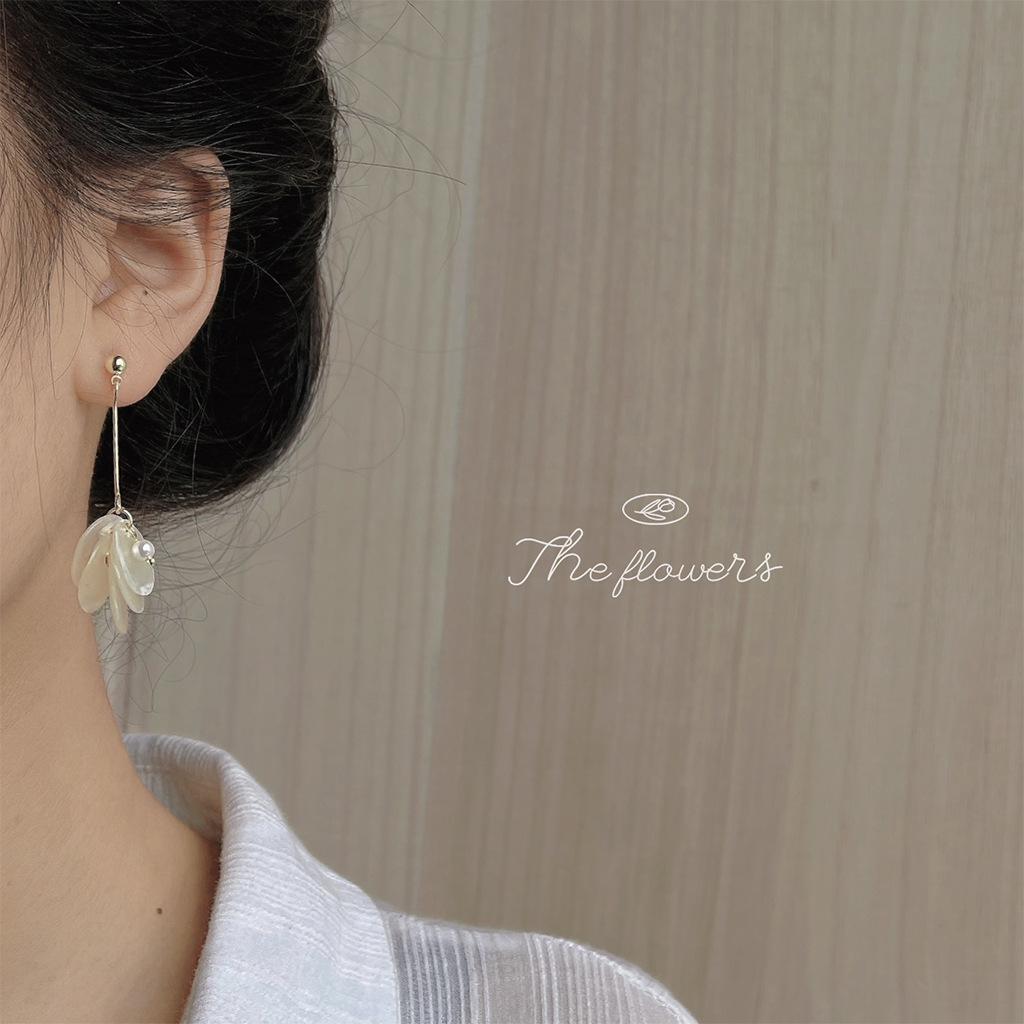 Original and niche designer handcrafted shell tassel earrings, French forest style, simple fairy style, high-end earrings for women details Picture