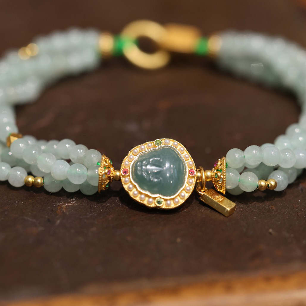 Natural Hetian jade bracelet for women, light luxury style, bringing wealth and good fortune, Chinese-style PI Xiu bracelet and jewelry Application Scenario