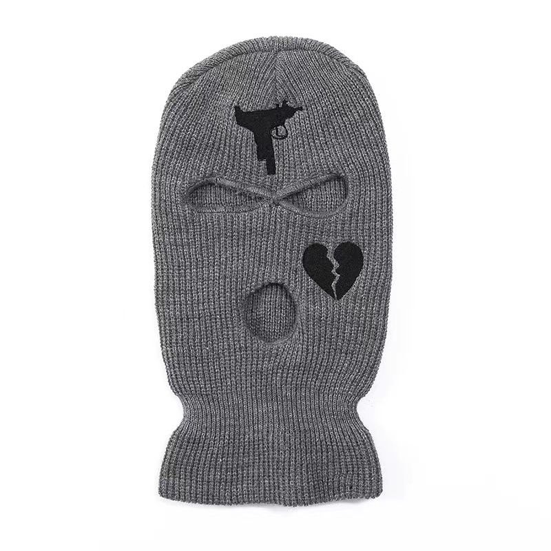 The 2022 new three-hole knitted cap, heart-shaped gun cap, men's and women's warm woolen ear-protecting cycling cap is available in multiple colors Specification image
