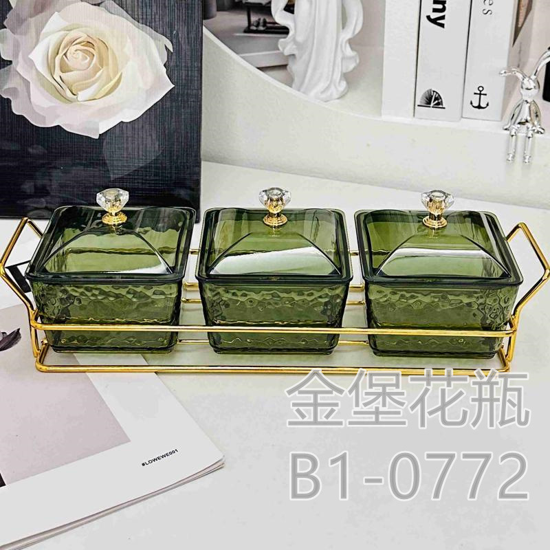 Glass divider fruit snack snack plate plate Bar bath clubhouse multi-lattice plate with lid hammer plastic fruit box Gold Castle vase Item Picture