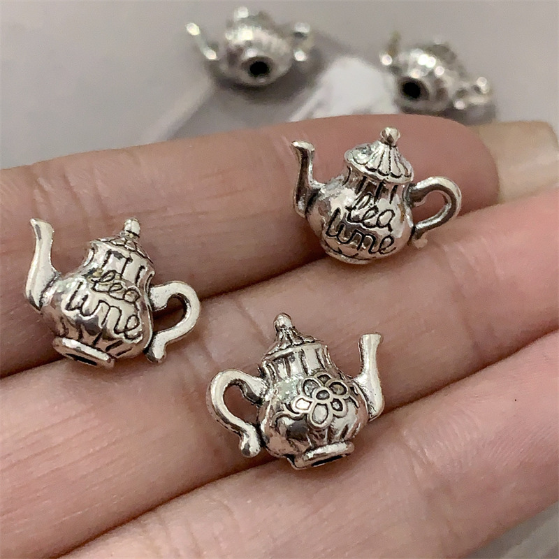 DIY zinc alloy jewelry accessories, retro letter water bottles, teapot pendants, best-selling keychains and pendants in Europe and America Application Scenario