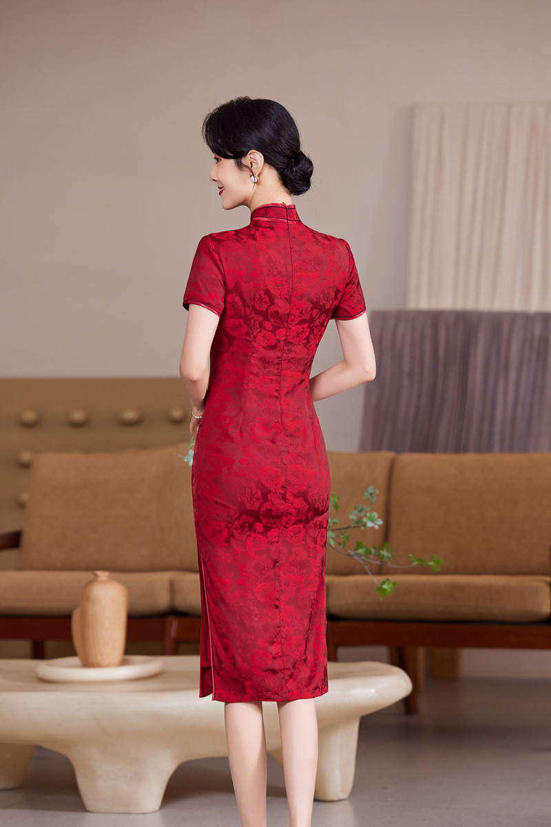 New summer improved cheongsam for middle-aged mothers, rose wedding banquet, red mid-length short-sleeved new Chinese-style dress Application Scenario