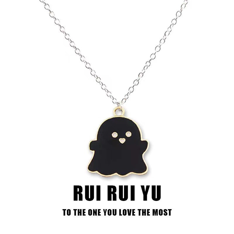 Black And White Ghost Necklace Halloween Gift Jewelry Pendant Personality Girlfriends Couple Two-Piece Student Back-To-School Gift Application Scenario