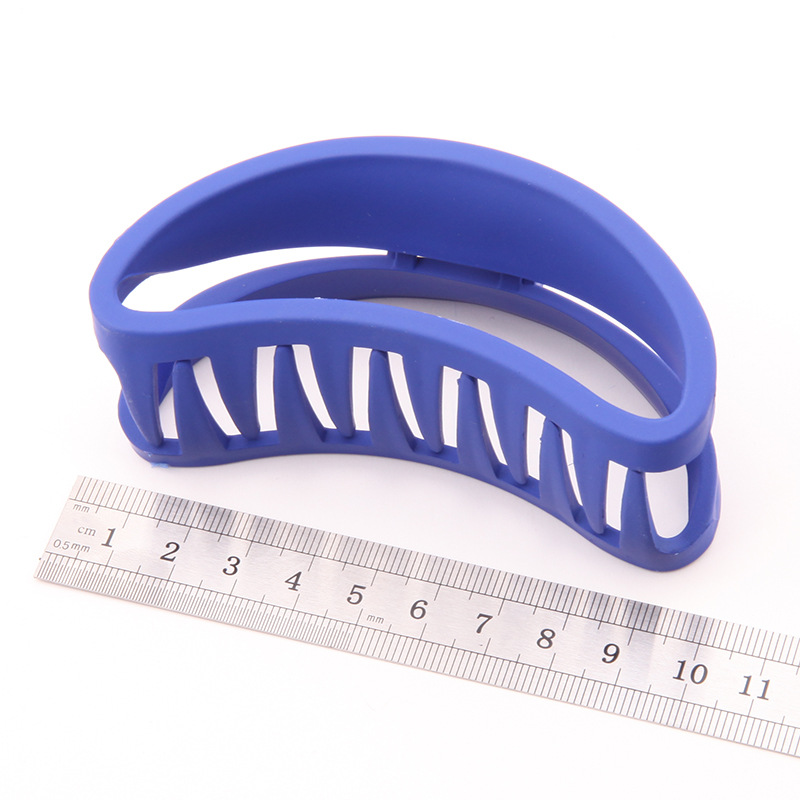 New Klein Blue 21 Elastic Paint Hair Clip Grab Manufacturers Direct Rabbit Horn Wave Clip Application Scenario