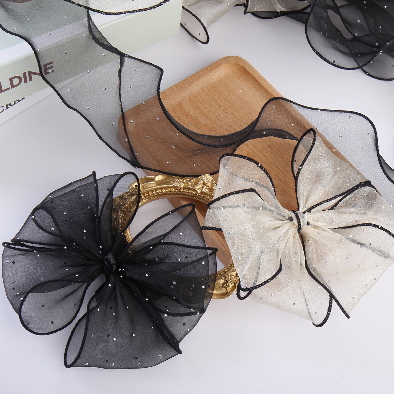 In stock: 6cm hot diamond snow yarn hair accessory, bow, ribbon shoe flower, DIY accessories, materials: overlock yarn, fishtail yarn Specification image
