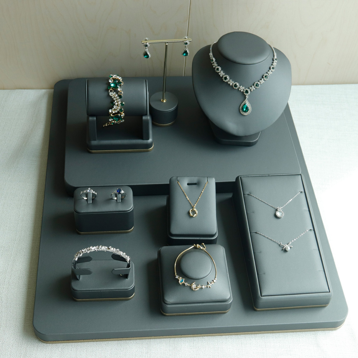 High-end jewelry display props, ring, necklace and bracelet display stands, light luxury counter window display plates details Picture