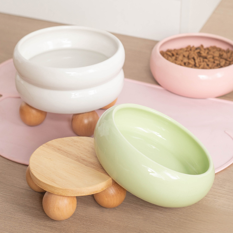 A cute circular ceramic cat bowl for protecting the cervical vertebrae, a high-legged cat food bowl, a cat food and rice bowl, a large-capacity wide-mouthed bowl Application Scenario
