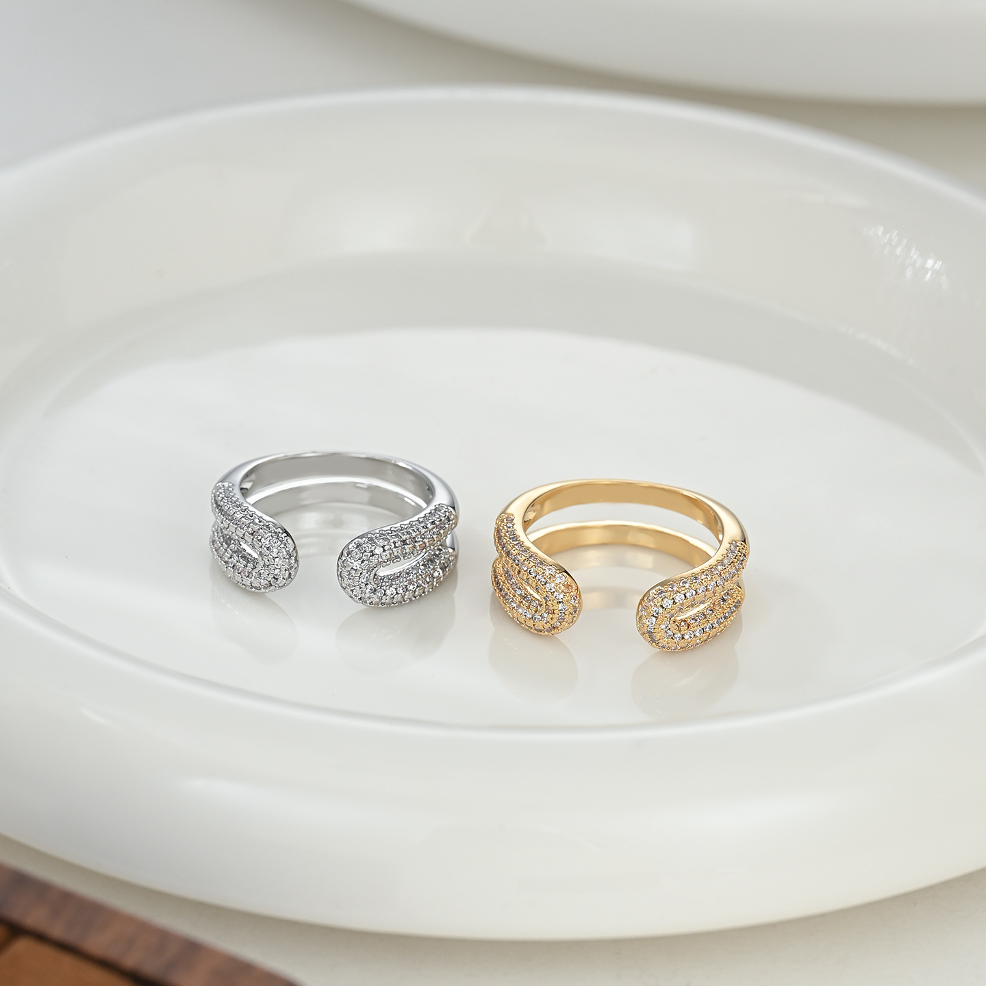 Wholesale of genuine gold electroplated zircon individual open ring with a unique design sense for women, geometric ring and simple index finger ring Application Scenario