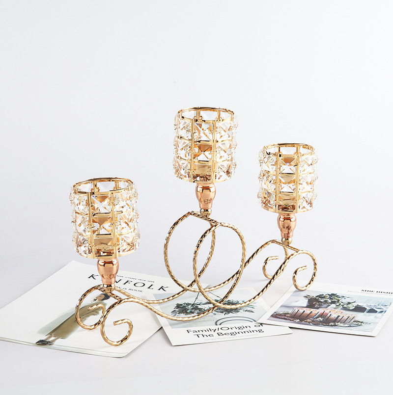 Amazon Retro Candlelight Dinner Props Nordic Romantic Crystal Candlestick Decoration Light Luxury American Three-Head Candle Stand Application Scenario