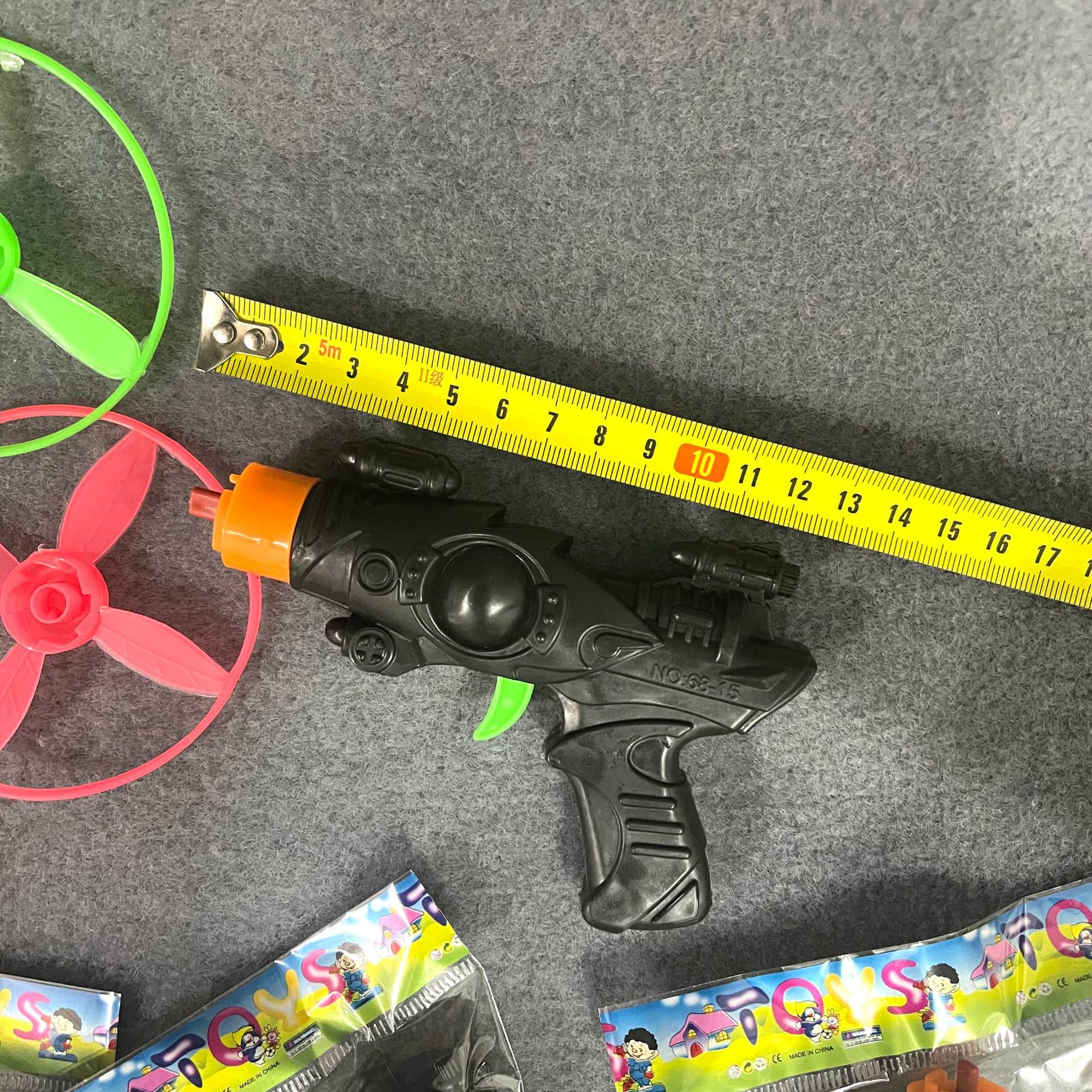 飞碟、飞盘、竹蜻蜓实物图