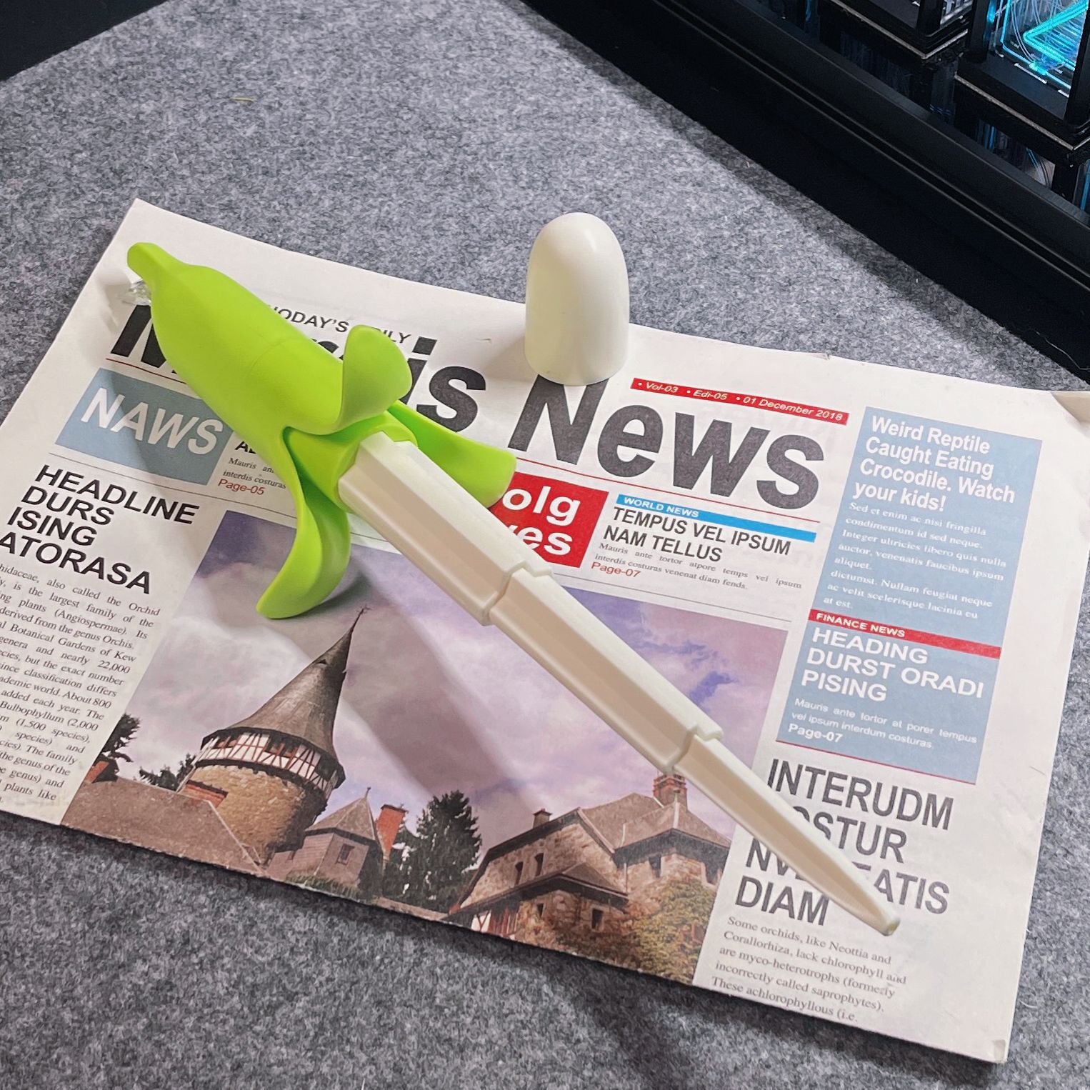 New 3D Gravity Banana Telescopic Sword Toy Fruit Telescopic Knife Tiktok Network Carrot Knife Decompression Toy Wholesale Application Scenario