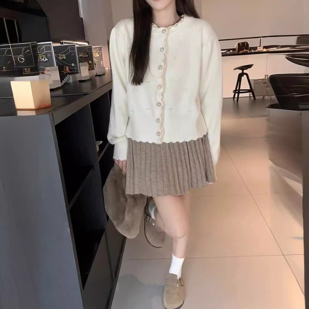 Korean sweet embroidered lace hem sweater jacket for women's spring 2024 new style loose short long-sleeved knitted cardigan details Picture
