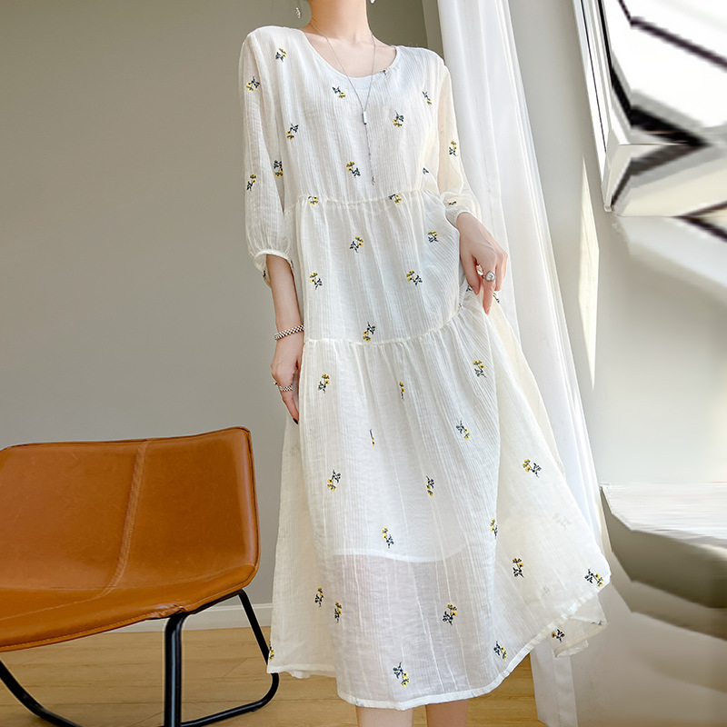 French-style high-end embroidered dress for women, a new summer dress with a high-end feel, three-quarter sleeves, and a vacation-style casual long skirt Application Scenario