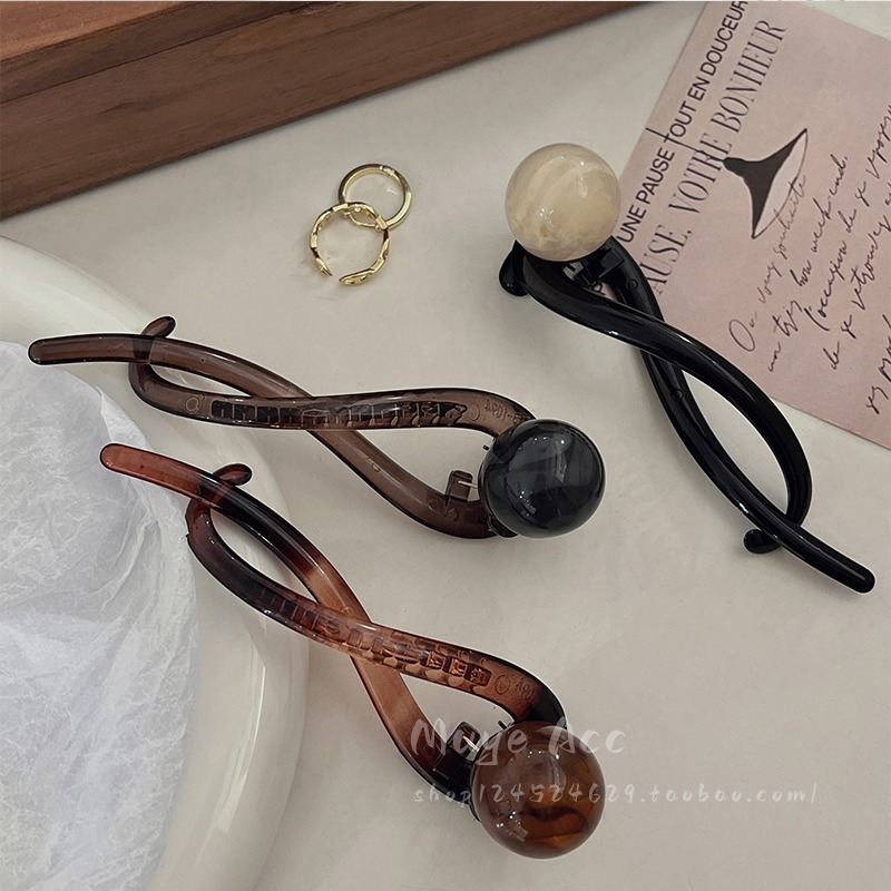 Simple coffee-colored pearl one-line scratch-off women's 2024 new high-end twist hair clip, shark clip hair accessory at the back of the head Application Scenario