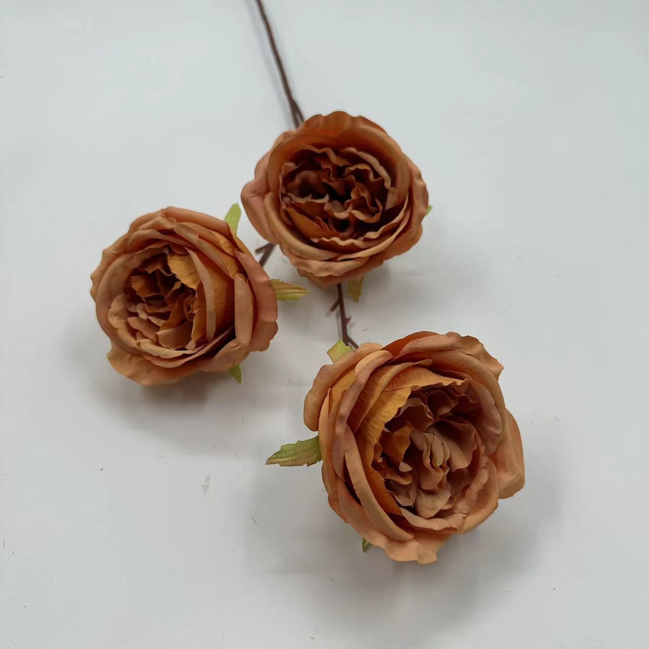 Three-headed large Austin artificial flowers, white Austin rose artificial flowers, wedding hall decoration flowers Application Scenario