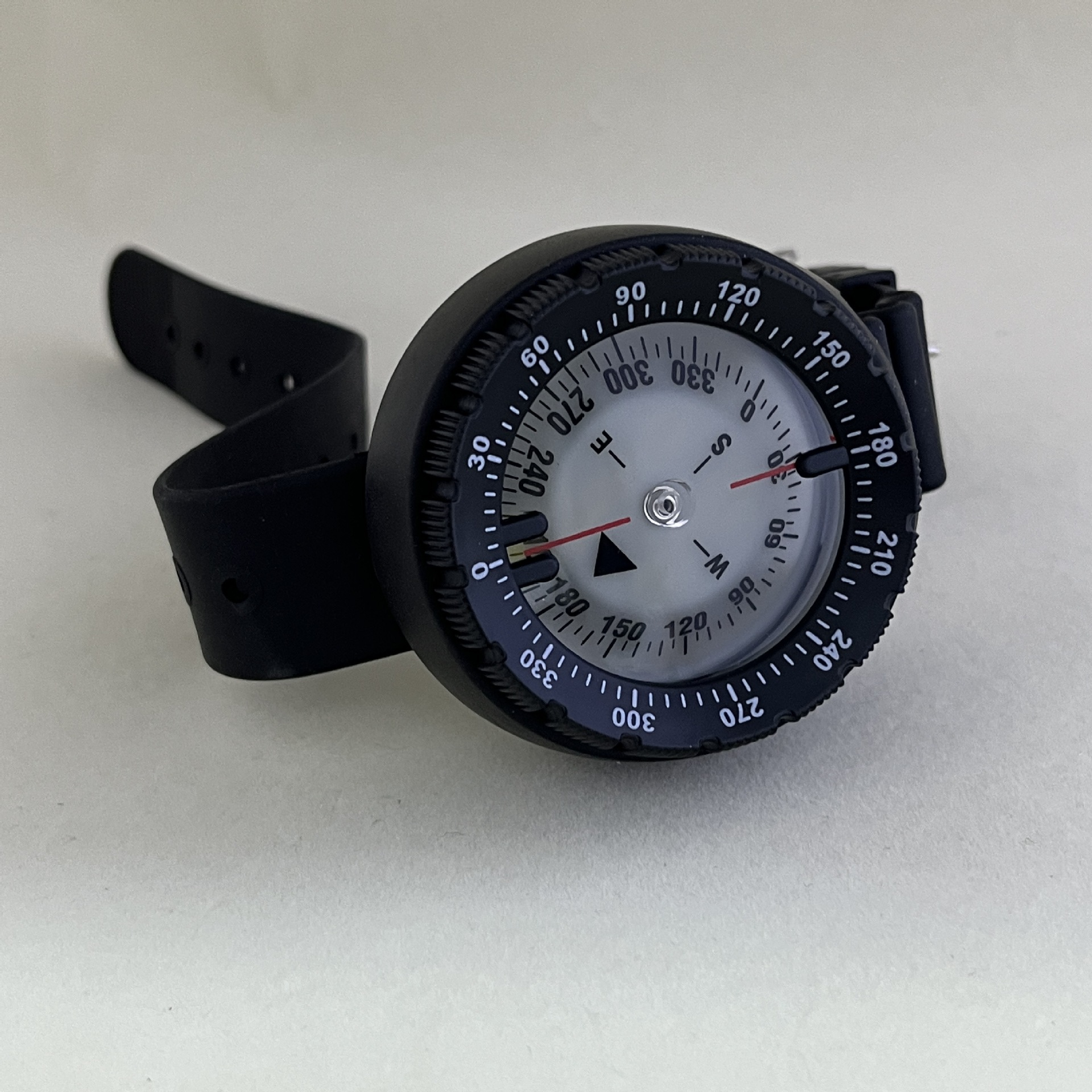 The new Amazon bestseller Q60 diving watch with a compass strap, a high-quality gift compass for diving Item Picture