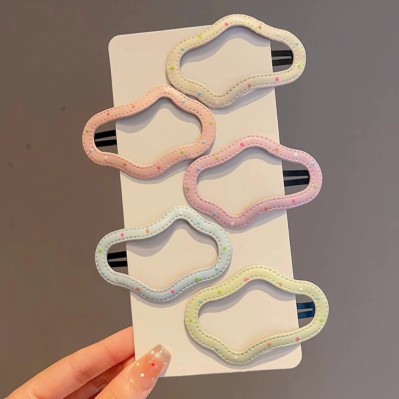 Girl's colorful polka dot silver leather hair clips, star water drop cloud BB clips, student side clips, bangs clips, hair clips Specification image