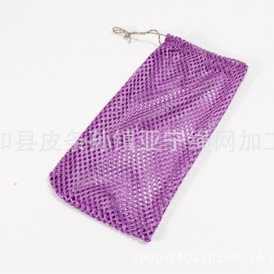 Ice silk hammocks, stick free, breathable, lightweight outdoor leisure products in stock, available in red, green, blue and purple Application Scenario
