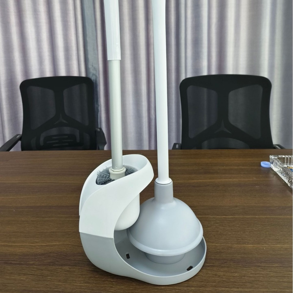 Toilet brush Toilet plunger plumbing remover Toilet brush Undead Angle base combination toilet brush 0588 Application Scenario