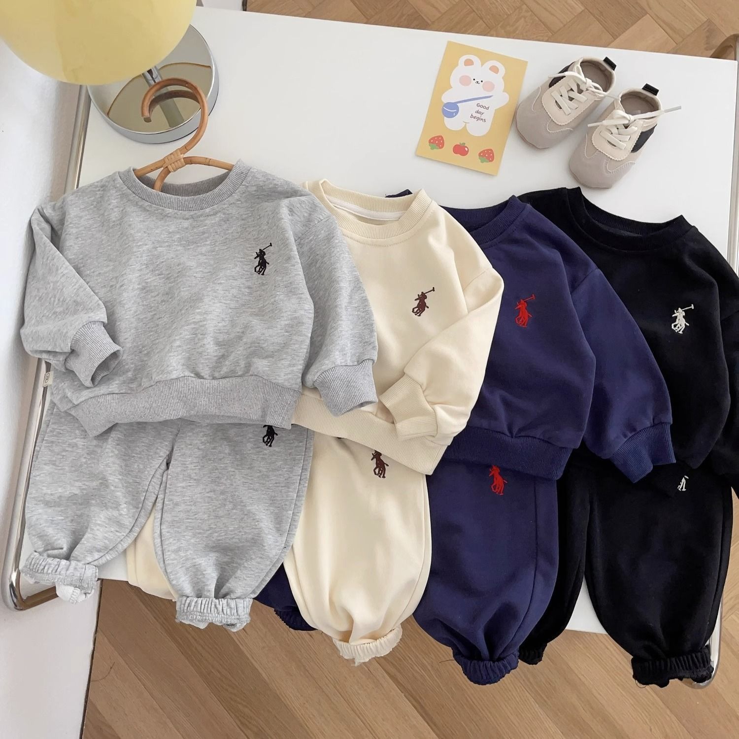 Spring Korean version long-sleeved sporty round-neck hoodie set for boys 2024 New style cool and trendy children's two-piece set Application Scenario