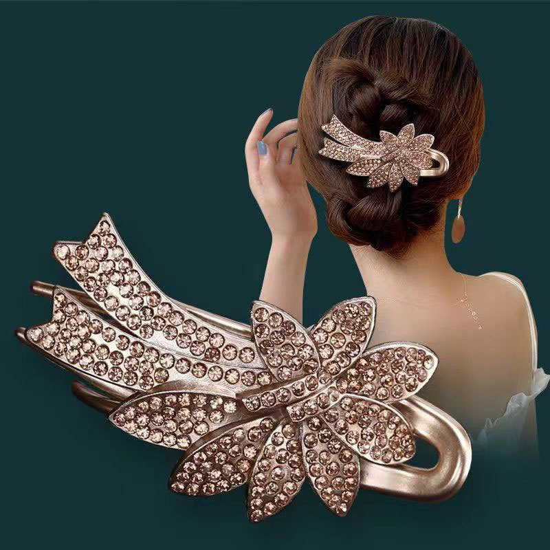 time's best-selling high-quality imitation alloy INS plastic with a golden base, water diamond duckbill clip, glass diamond hair clip, and gripper are looking brand new details Picture