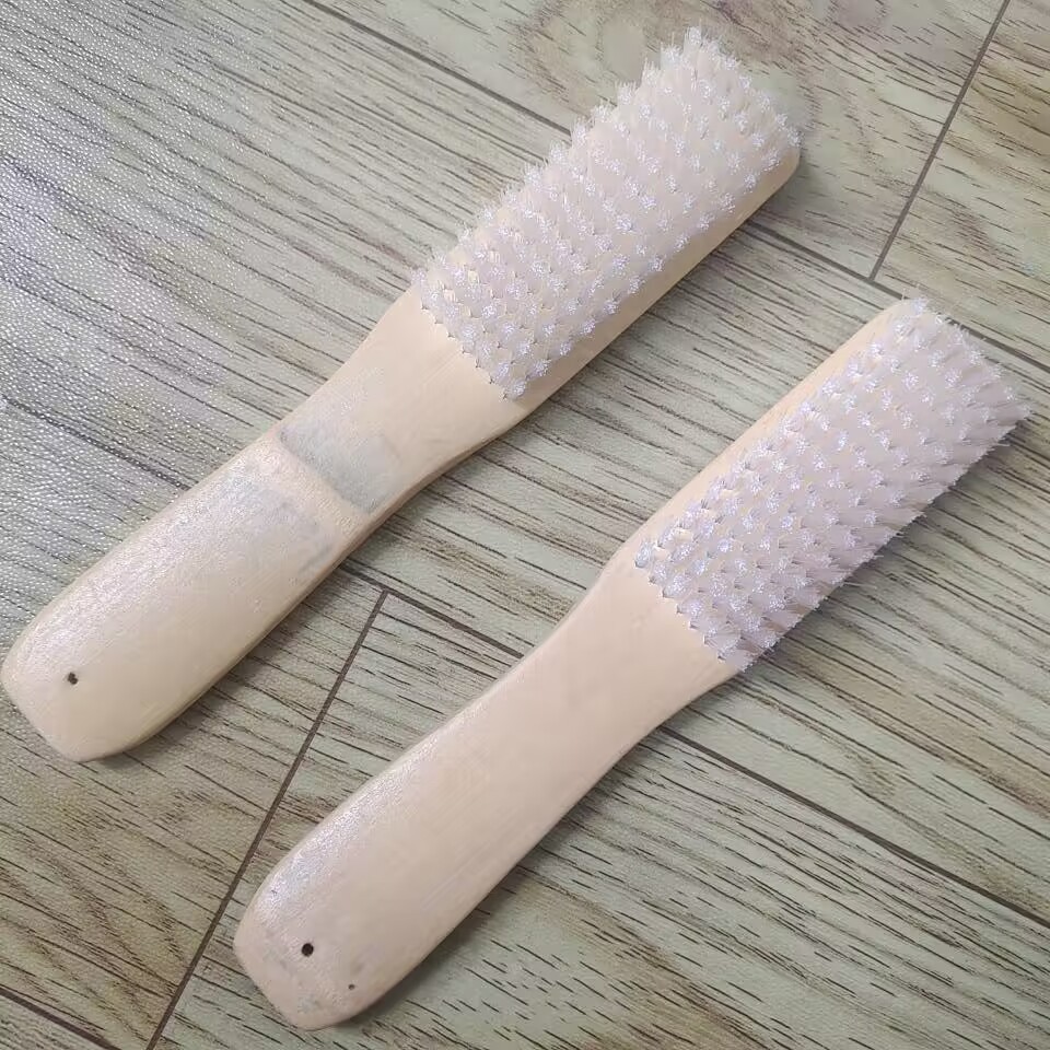 Large white silk long-handled bamboo and wood shoe brush, bamboo brush, clothes brush, laundry brush, bamboo and wood cleaning brush, wood brush, one or two yuan Specification image