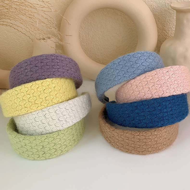 Retro woolen hairband, woolen knitted headband, wide-edge hairpin, trendy and stylish compression hair accessory, headwear, versatile for women when going out