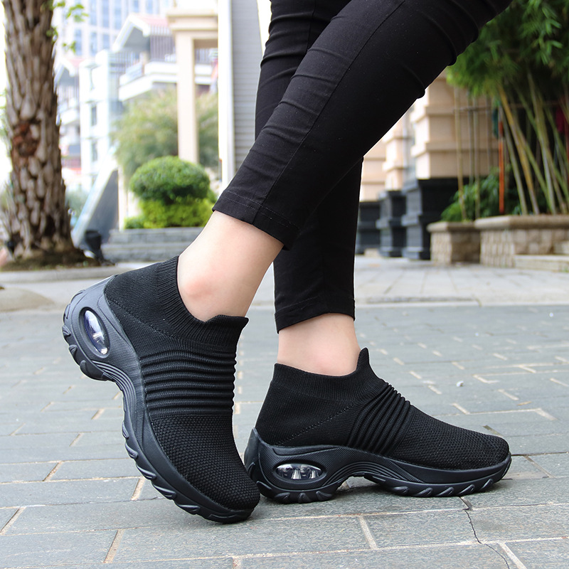 Athleisure Swing Shoes Cross-Border Large Size High Elastic Flying Woven Breathable Shoes Fashion Lightweight Socks Shoes Application Scenario