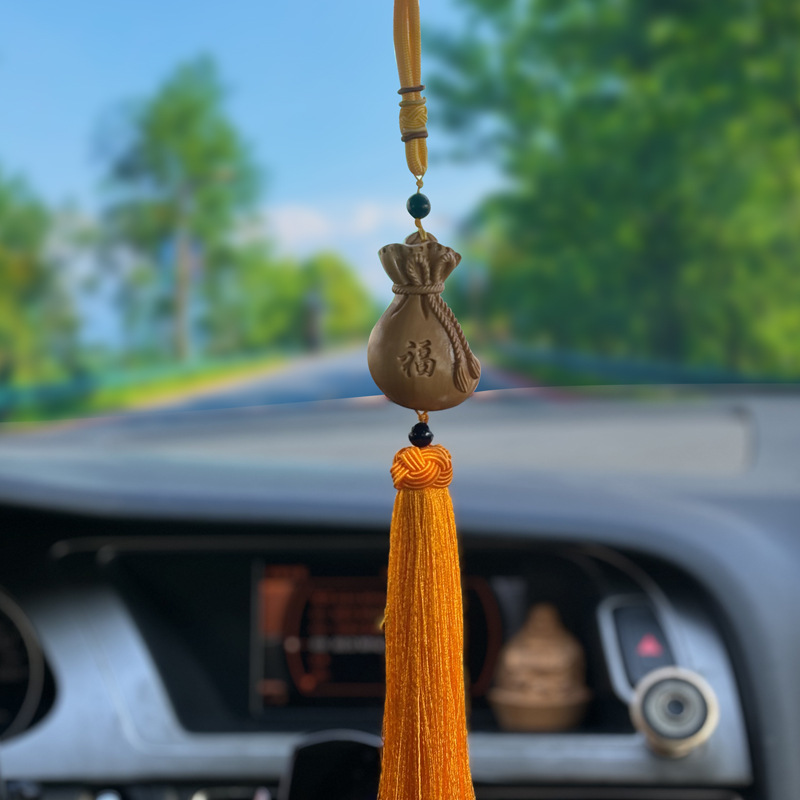 Ruyi boxwood "Fu" character car hanging, wealth-attracting pendant, car interior decoration, cultural play pendant, new Chinese-style lucky bag pendant Application Scenario