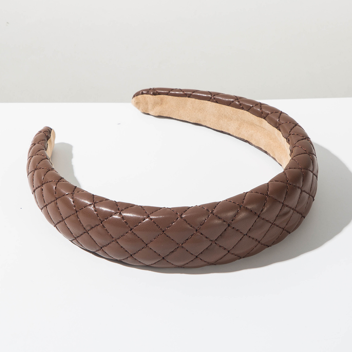 The new autumn and winter fabric wide-edge leather trendy and cool headband from Heming is a high-end and versatile light luxury headband accessory for women pic 21