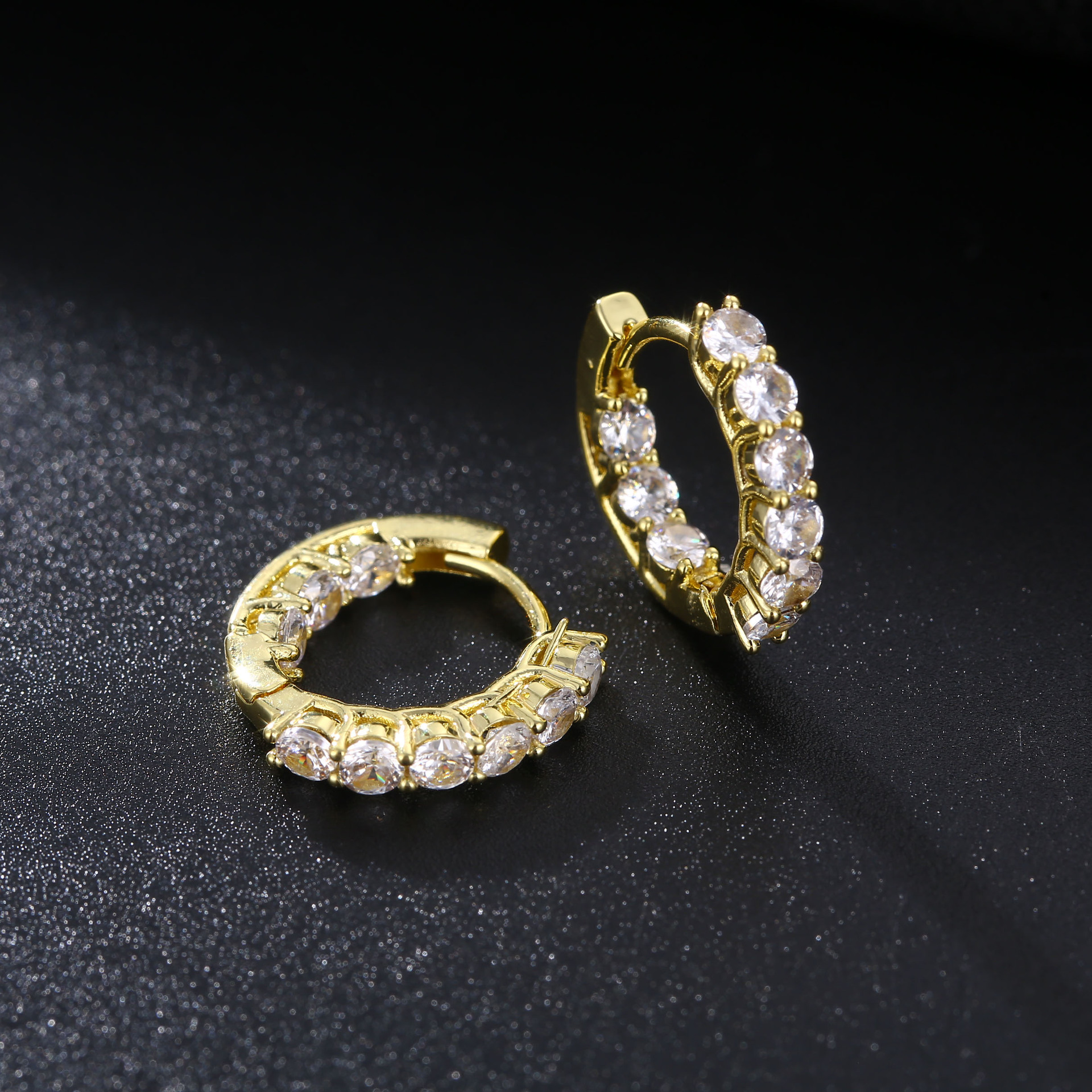 Kashi Accessories Square white diamond-encrusted geometric square earrings, trendy and popular earring round diamond earrings Application Scenario