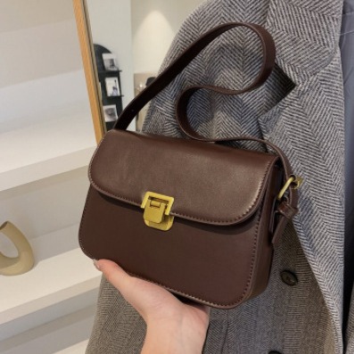 Small Bag Women's Bag 2024 New Fashion Retro Single Shoulder Crossbody Bag Autumn And Winter Tofu Small Square Bag Women Application Scenario