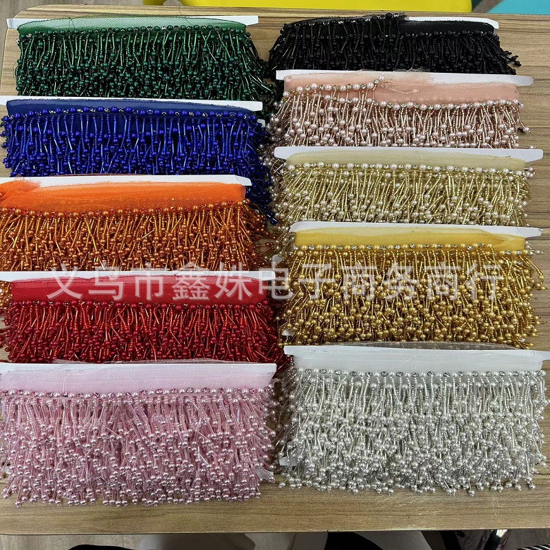 Fashionable handcrafted tassels in champagne-colored tube beads, round beads and wavy tassels are suitable for wedding gowns, evening gowns and dance costumes