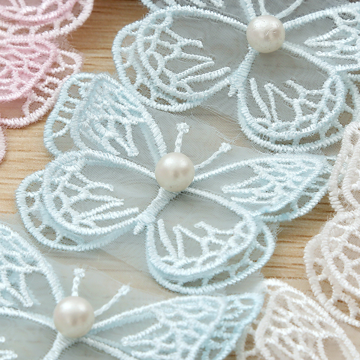 En stock 6x4cm booking mariposa perla doble encaje flores perla poliéster encaje de novia accesorios de ropa Application Scenario