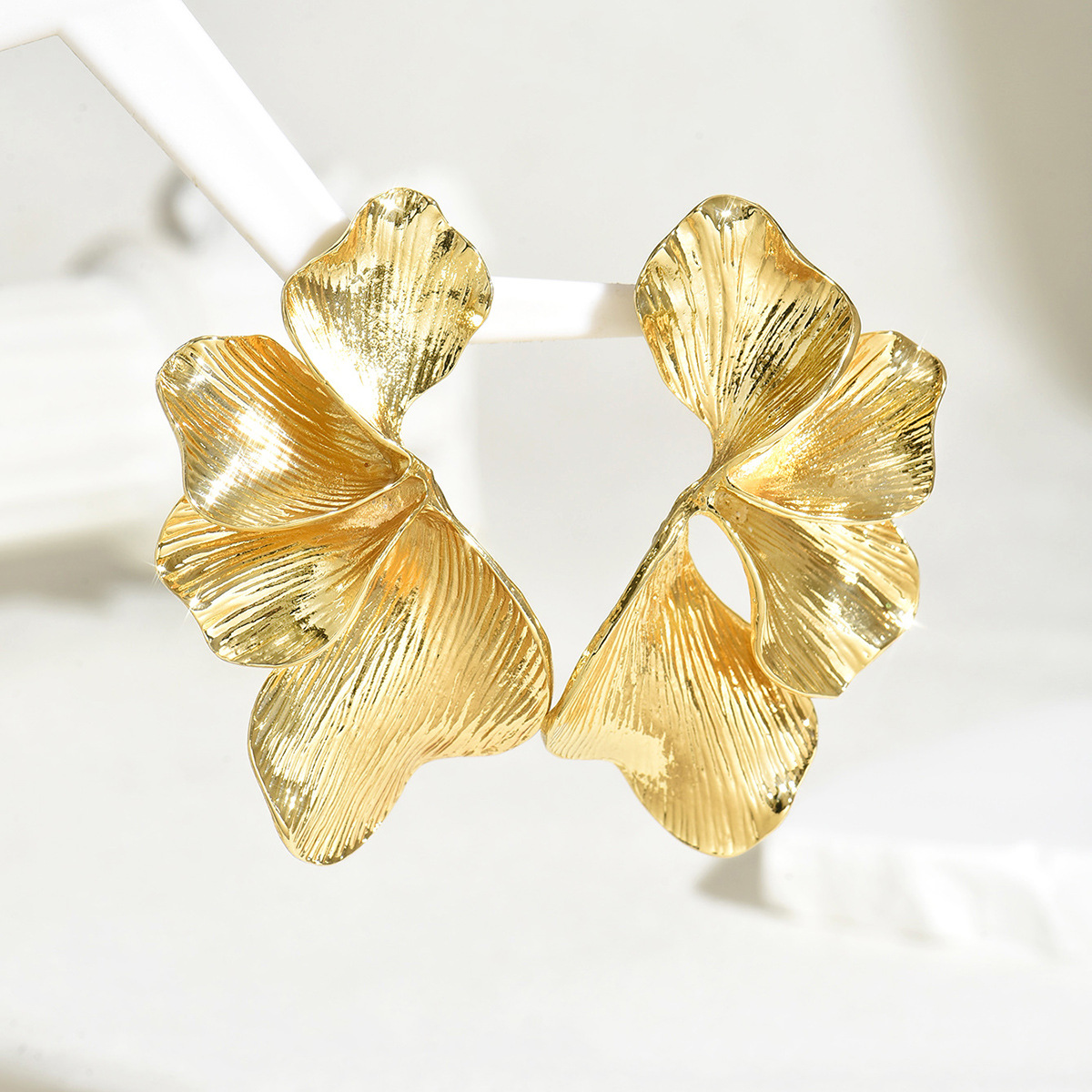Factory direct sales of alloy electroplated diamond inlaid glass ear buckle jewelry 78451 Specification image