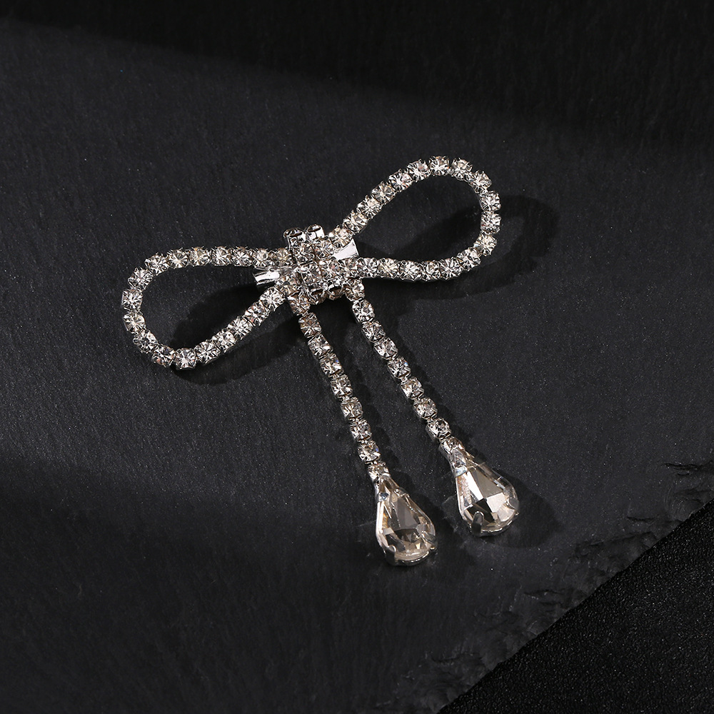 Self-owned brand super sparkle personality Xiaoxiang elegant tassel brooch, versatile and elegant bow oil drip brooch, women's full diamond jewelry, elegant tassel brooch 001, other accessories details Picture