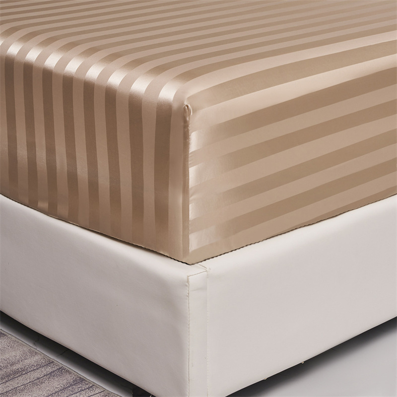 Cross-border bed products Amazon selling color Ding bed four-piece set of imitation silk satin jacquard three-four piece bed cover Application Scenario