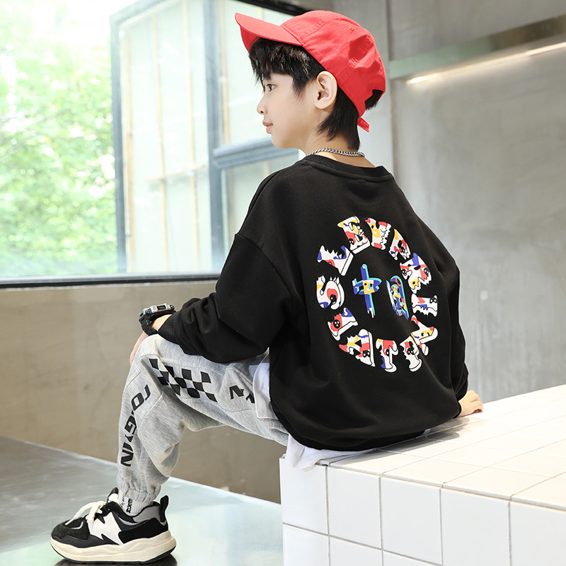 The 2022 new spring and autumn edition of the Chinese trend boys' hoodie, with a loose round neck, is a stylish and eye-catching top for boys and children Specification image