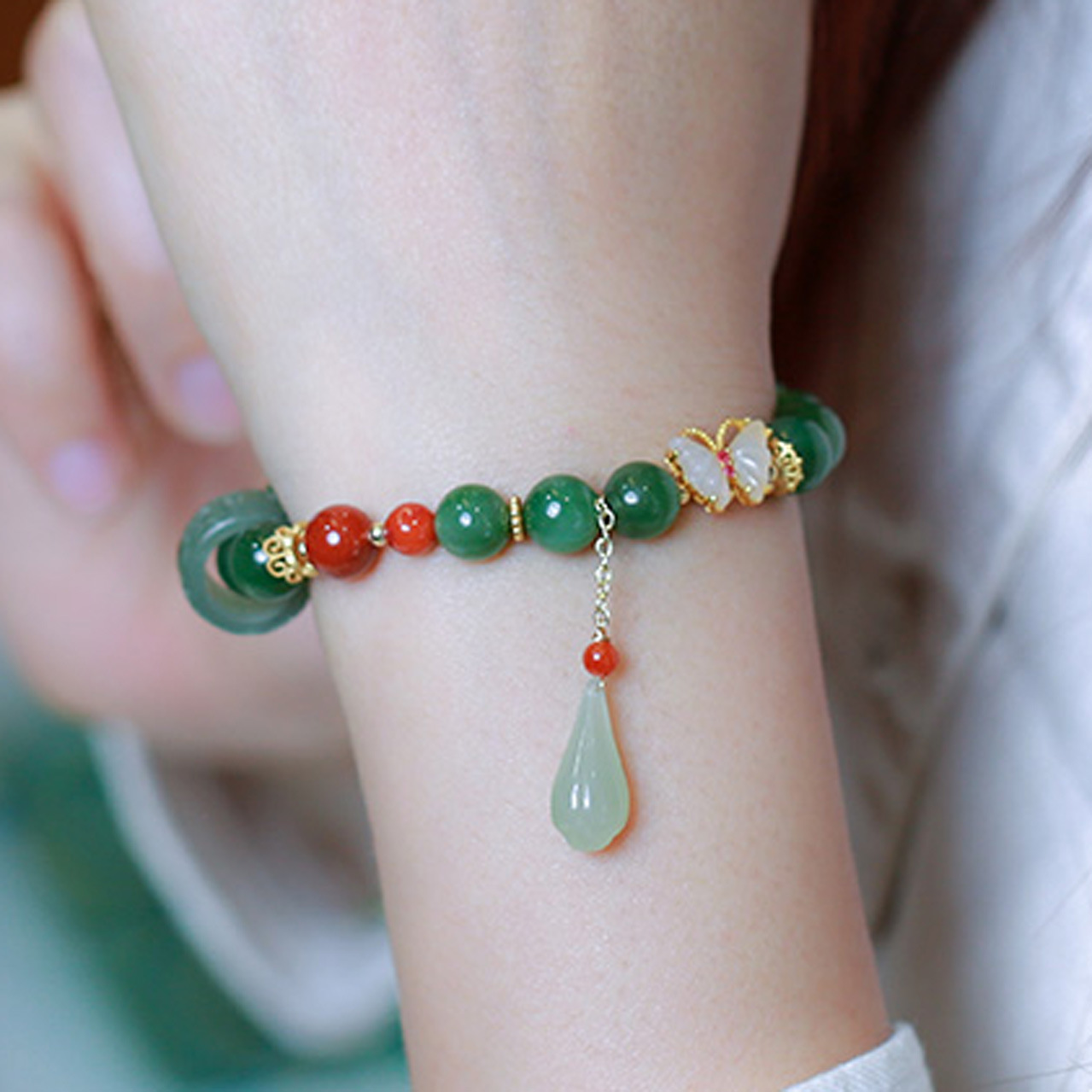 Ancient-style jade butterfly bracelet and Tian jade running ring magnolia flower pendant bracelet, original design of ethnic style bracelet Item Picture