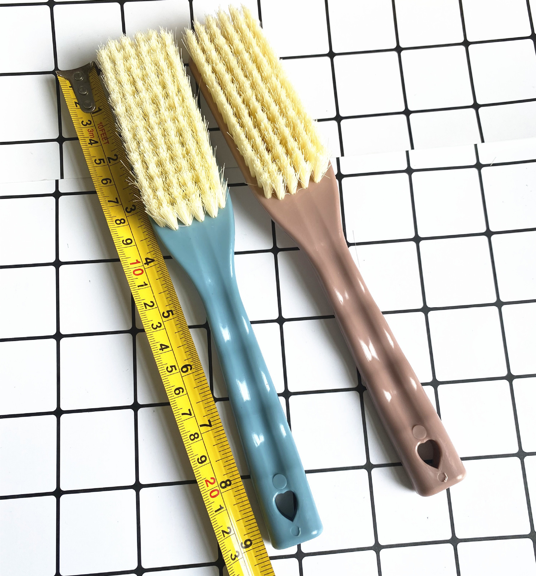 Soft-bristled brushes, shoe brushes, wholesale cleaning brushes, shoe washing brushes, laundry brushes, board brushes, shoe brushes, cleaning without damaging clothes and shoes, one-yuan store Application Scenario
