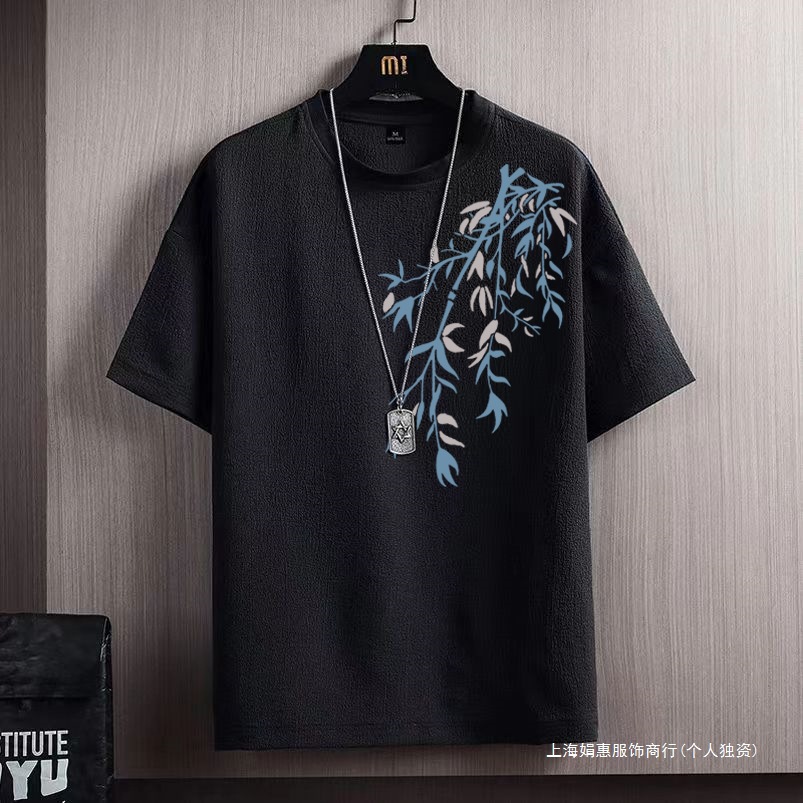 Men's short-sleeved T-shirt, a loose-fitting style of clothing in the national trend. Men's short-sleeved trend creates a fashionable and casual T-shirt. New Men's short-sleeved trend Application Scenario