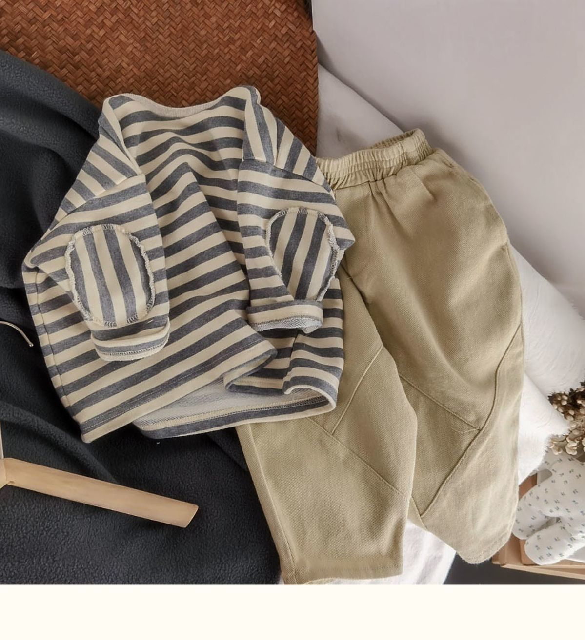 The versatile 25 new spring base layer top T-shirt for Korean children, babies, boys and girls, striped long-sleeved T-shirt pic 4