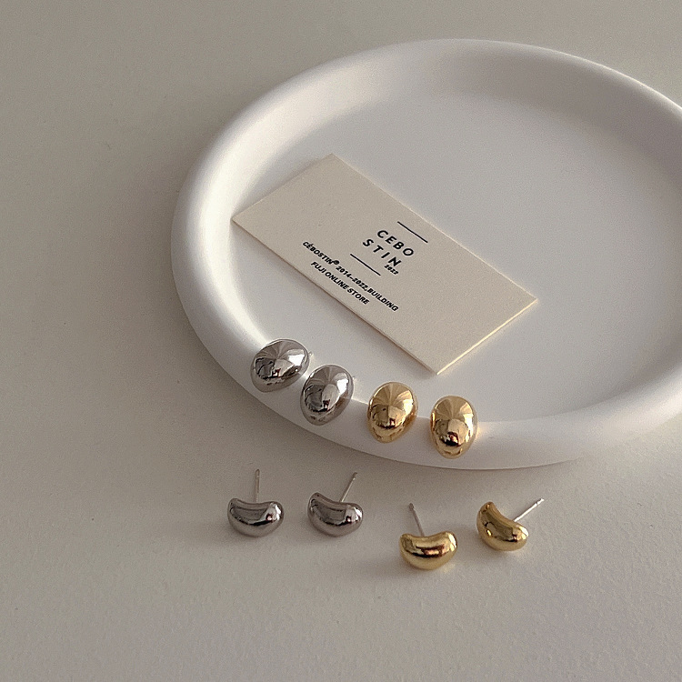 The unique design sense of the "Little Bean" metal stud earrings for women, Korean style, simple and versatile, elegant earrings and earrings, cold style Item Picture