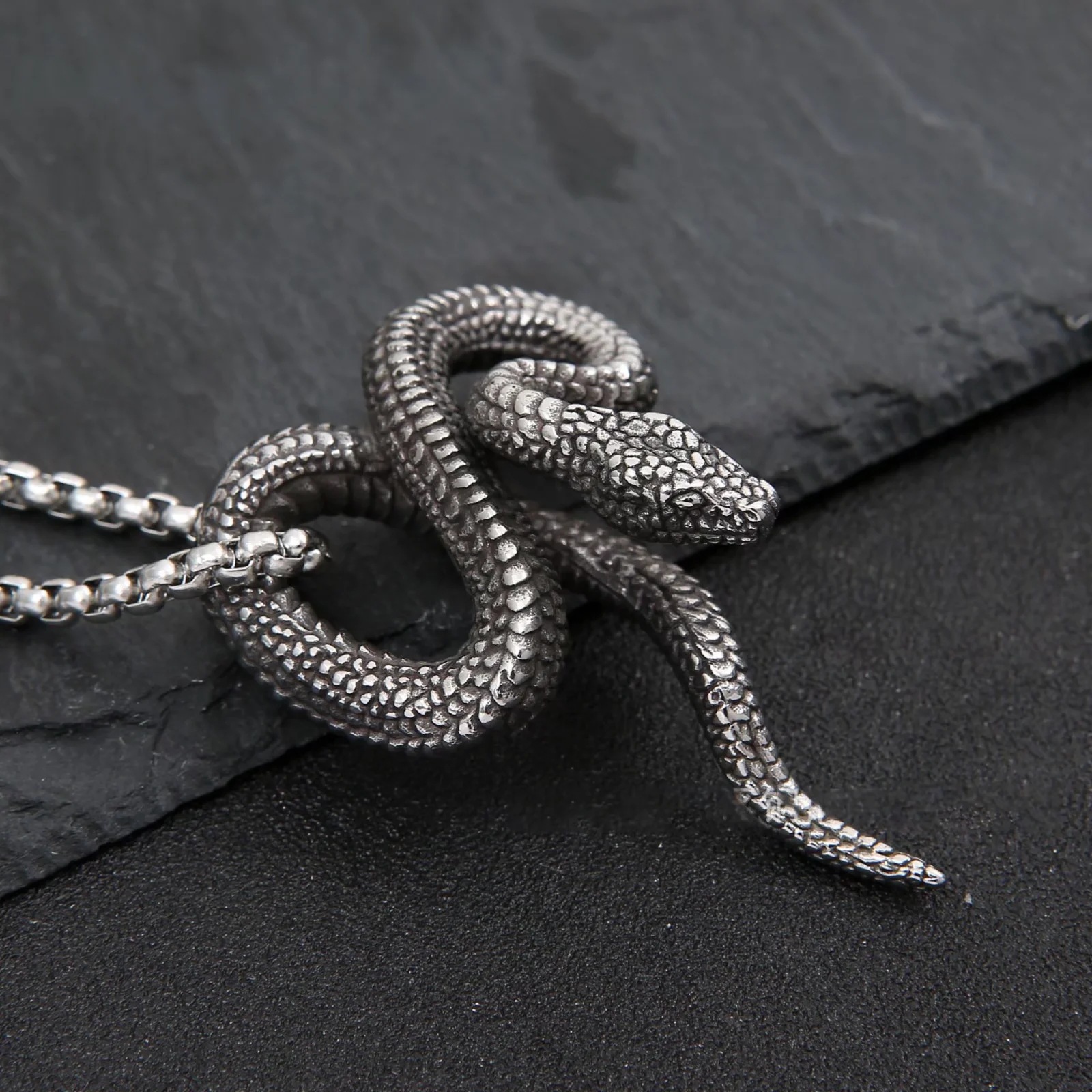 New style of Chinese trend accessories, European and American retro creative design snake-shaped stainless steel pendant, men's personalized python titanium steel necklace Specification image